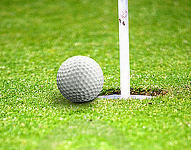 golf-ball-close-to-hole-2555814.jpg